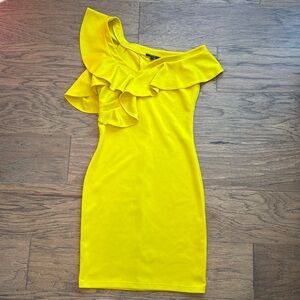 This is a gorgous dress used one time from a Colombian brand name studio F.